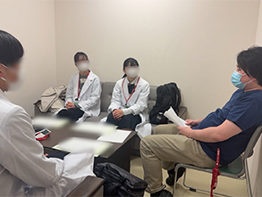 医師と交流